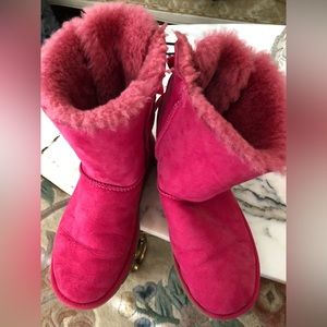UGG Australia Bailey Bow Hot Pink size 5 very good condition